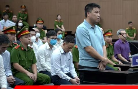 Xét xử Hậu 